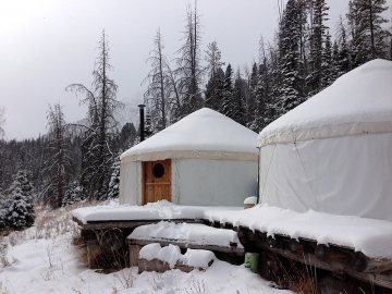 Early winter snow on the Williams Peak Hut
